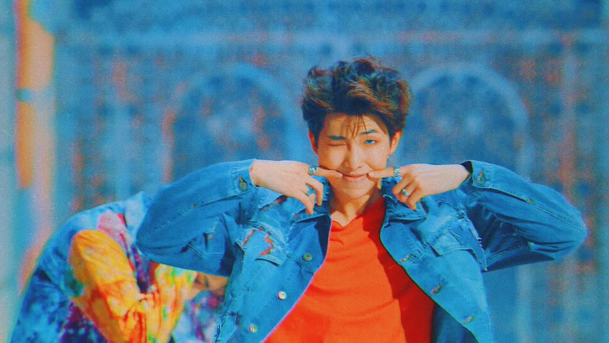 MinRy_1310's tweet photo. #iVoteBTSBBMAs @BTS_twt https://t.co/coagE1mREm