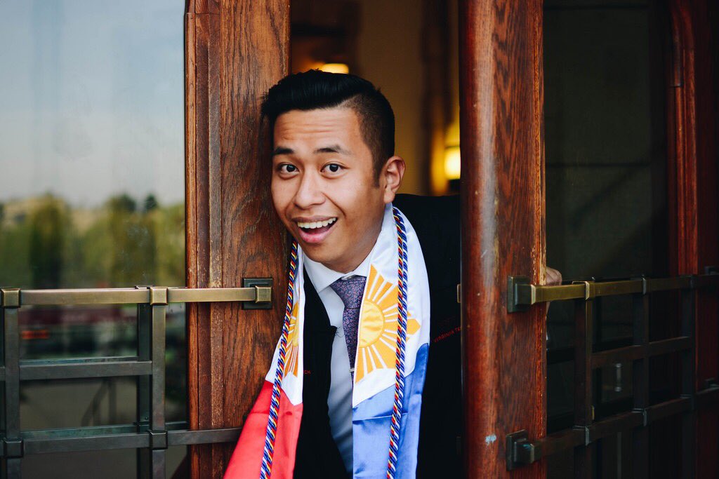 r_galman's tweet photo. Thank you for 4 years of mems, @virginia_tech #HokieGrad #VT2018

@CourseHero #CHGraduates #GradGoals2018 https://t.co/SBmNSorcIq