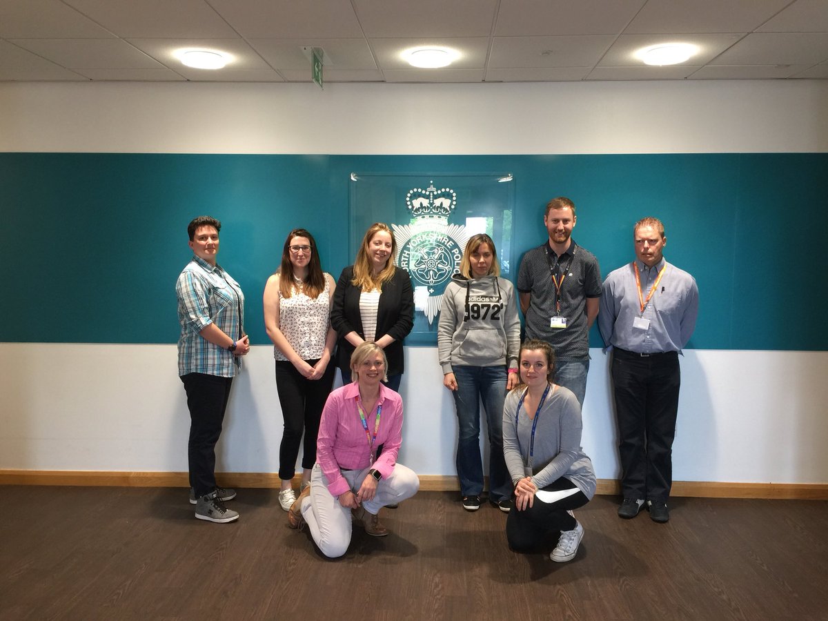 NYP_LGBT's tweet photo. Fabulous that these wonderful people from around the country have made it up to sunny York to discuss all things bi/queer to improve visibility, education and acceptance within our forces and in turn, our wider communities.
#LoveNotHate #BiInclusion #ByYourSide #FlagItUp https://t.co/TAMFOvpDWh