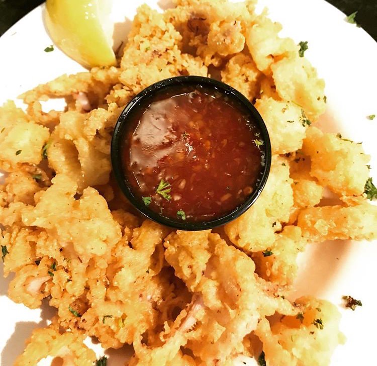 loubristol's tweet photo. The entrees are good, but sometimes you just need a classic appetizer to hold you over. Photo via Instagram @LouisvilleOriginals

#LouisvilleOriginal #appetizers #fried #southern #dipsfordays #foodandwine #huffpostaste #yahoofood #tastingtable https://t.co/9gVDmklyiL