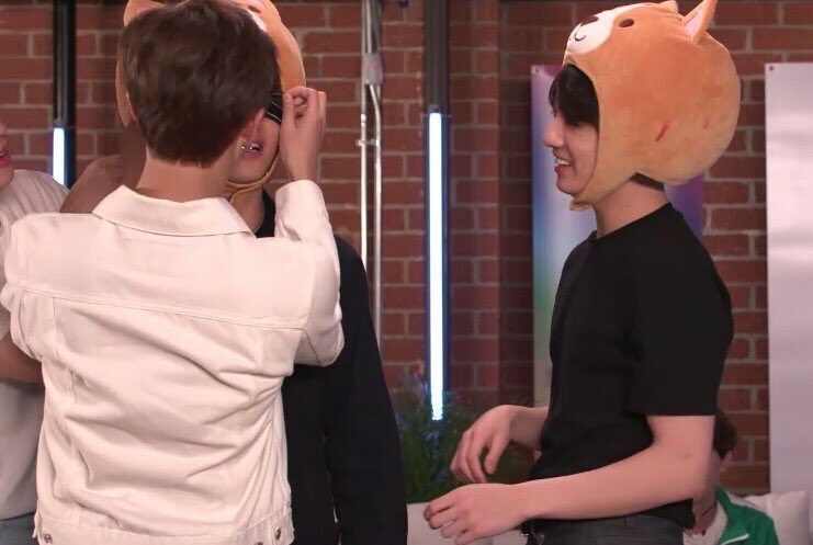 Jungkook has always been caredul when it comes to Taehyung! And yes, even when he’s just blindfolding Taehyung, he still needs to be tender & soft to his baby! #vkook  #kookv #taekook #iVoteBTSBBMAs  @BTS_twt