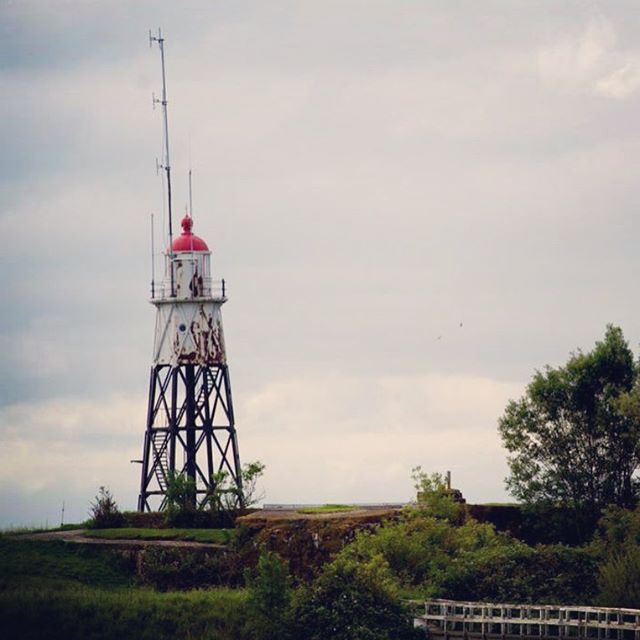 Transformator_h's tweet image. De vuurtoren van Vuurtoreneiland gaat weer branden! Het @Transformator_h heeft in de afgelopen periode meegeholpen met de aanbesteding van de restauratie. Hiermee blijft een uniek stukje erfgoed op het prachtige eiland behouden. @parool @vuurtoreneiland parool.nl/amsterdam/de-e…