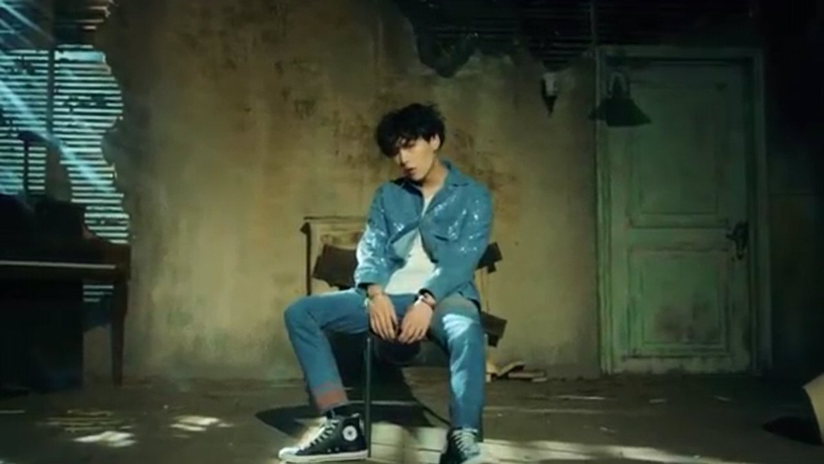 linhvkminyoongi's tweet photo. Sugaaaaaaa😘😘😘
So swaggggg
Awwwww
#iVoteBTSBBMAs @BTS_twt https://t.co/UA4gXP7tek