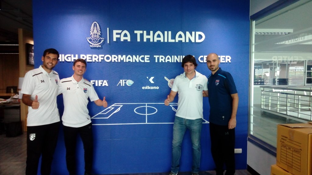 JFerre_HC's tweet photo. ⚽🌏Avui he visitat als amics d'@Ekkono_Method que treballen en el desenvolupament del futbol base tailandès. Bona feina 💪 ! Today I visited my friends that are developing youth football in #Thailand @FAThailand Good job!! https://t.co/wr34RG7Nib