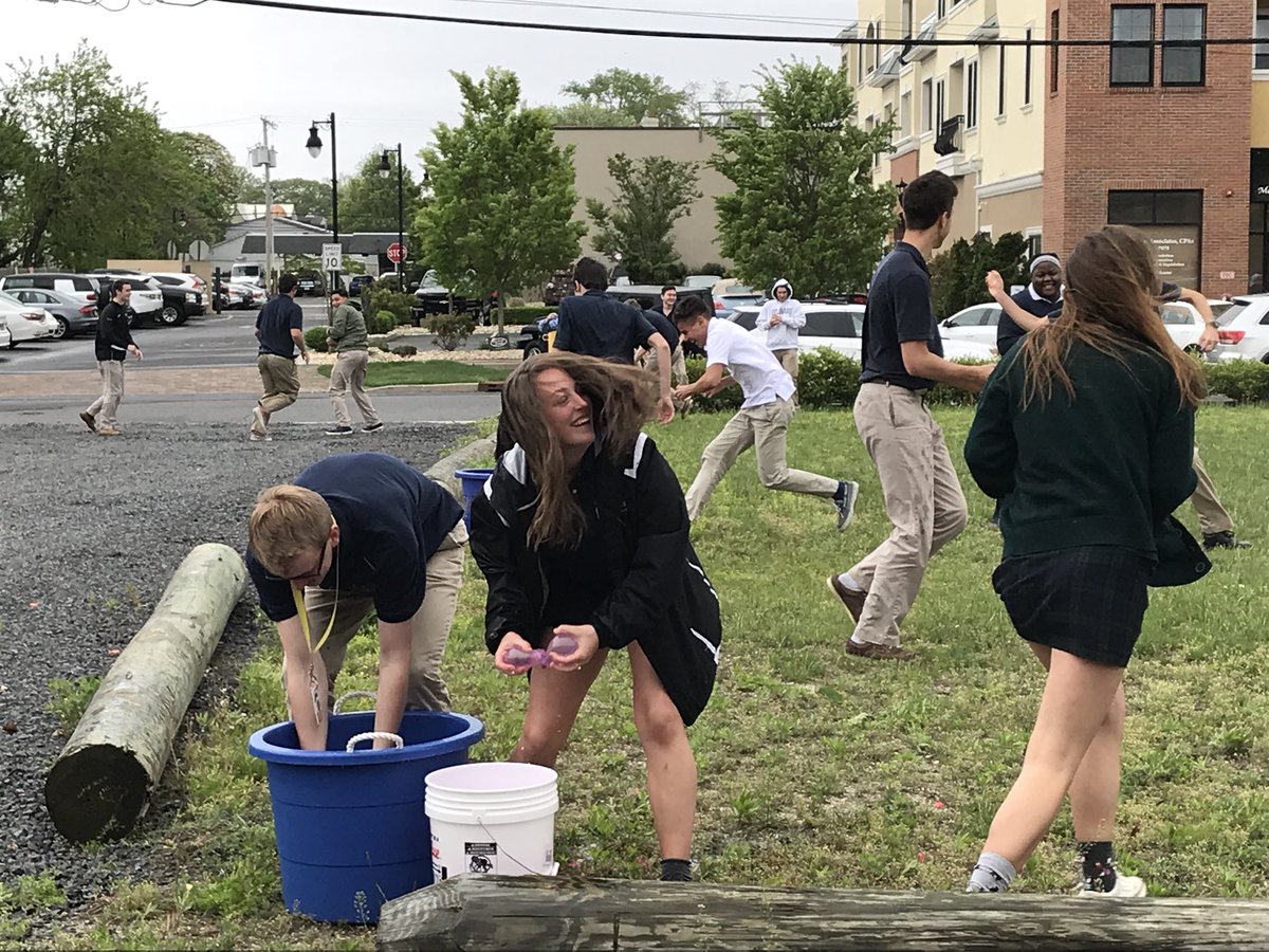 SRHSNJ's tweet photo. A fun end to the class of 2018 last school day #srhsnj #waterballoon #srhsnj18 #seniors #lastday #examsnextweek https://t.co/z5setWhLxK