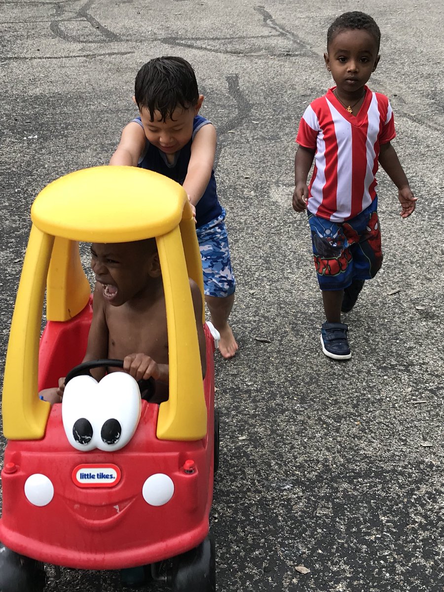 MsHadleysClass's tweet image. A little bit of clouds don’t stop us from getting messy and wet!