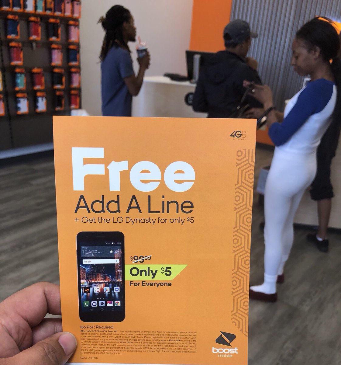 Andrew_DCI's tweet photo. Customers are in line for the AMAZING $5 LG Dynasty + FREE add a line promo!! 👍🏼Stop by and visit the beautiful 4.0 store in 1738 Sycamore Rd Dekalb, IL 60115. @DCIcares #BoostNation #TeamDCI https://t.co/6EEhbgPIMN