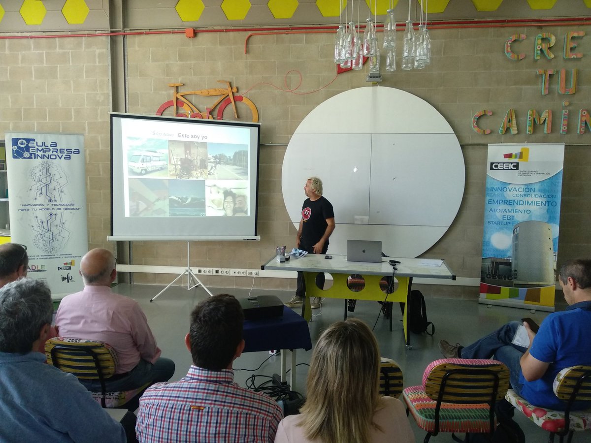 CEEICT's tweet photo. ¡Menudo viernes emprendedor en @ceeict! Taller sobre SEO de @aulaempresact, emprendedores 4.0 en @smarti40, curso de comercio internacional de la @eoi y curso de robótica educativa impartido por @teenbots @jacello @soyjoaquingomez https://t.co/NfXSwsDeVN