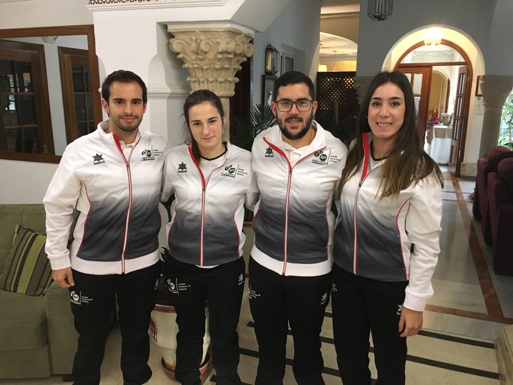 <a href="/anamartinezz8/">Ana Martínez Morales</a> <a href="/anamadridr/">Ana Madrid</a> <a href="/AlbertoBokeron7/">Alberto Aguilar</a> y <a href="/19albertoperez/">Alberto Perez</a> nos representan en el #CADEBAAlevín 2018 <a href="/FAndaluzaBM/">Federación Andaluza de Balonmano</a>.
#sumandoexperiencias #formacion
Buen trabajo y muchos aciertos!!