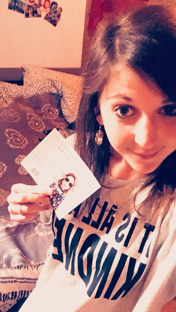 Baby_Mylene's tweet image. I received it &amp;amp; I’m so proud I can be part of #TheGirlProject and have the chance to wear @SophiaBush ‘s clothes 🤩🙏🏻 Thank you @shopedropoff for giving us this opportunity ! It’s a bit too large for me but I love it anyway 💗 #ItIsAllAboutKINDNESS #SophiaBushXEDO