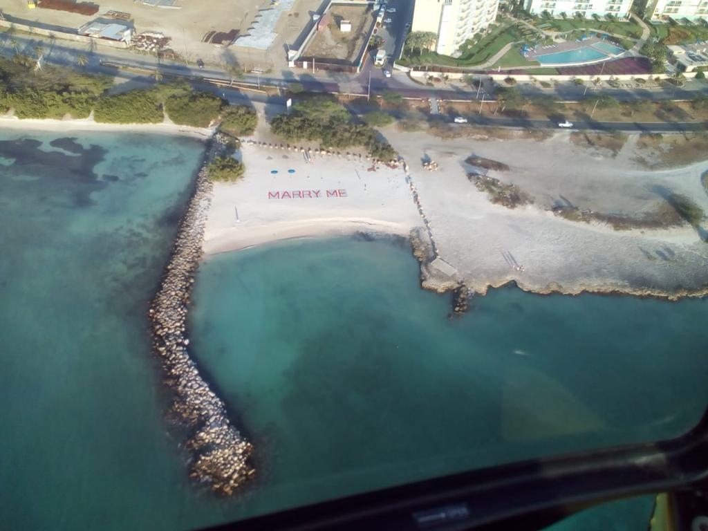 Aruba HeliTours 🚁 #aruba #arubabeach #arubahelitours #funintheair #arubaonehappyisland #arubawedding #arubatahot #arubatourism #arubalife #arubasunnyisland #fly2gether #arubadushitera Contact us for more information +297 594 8364