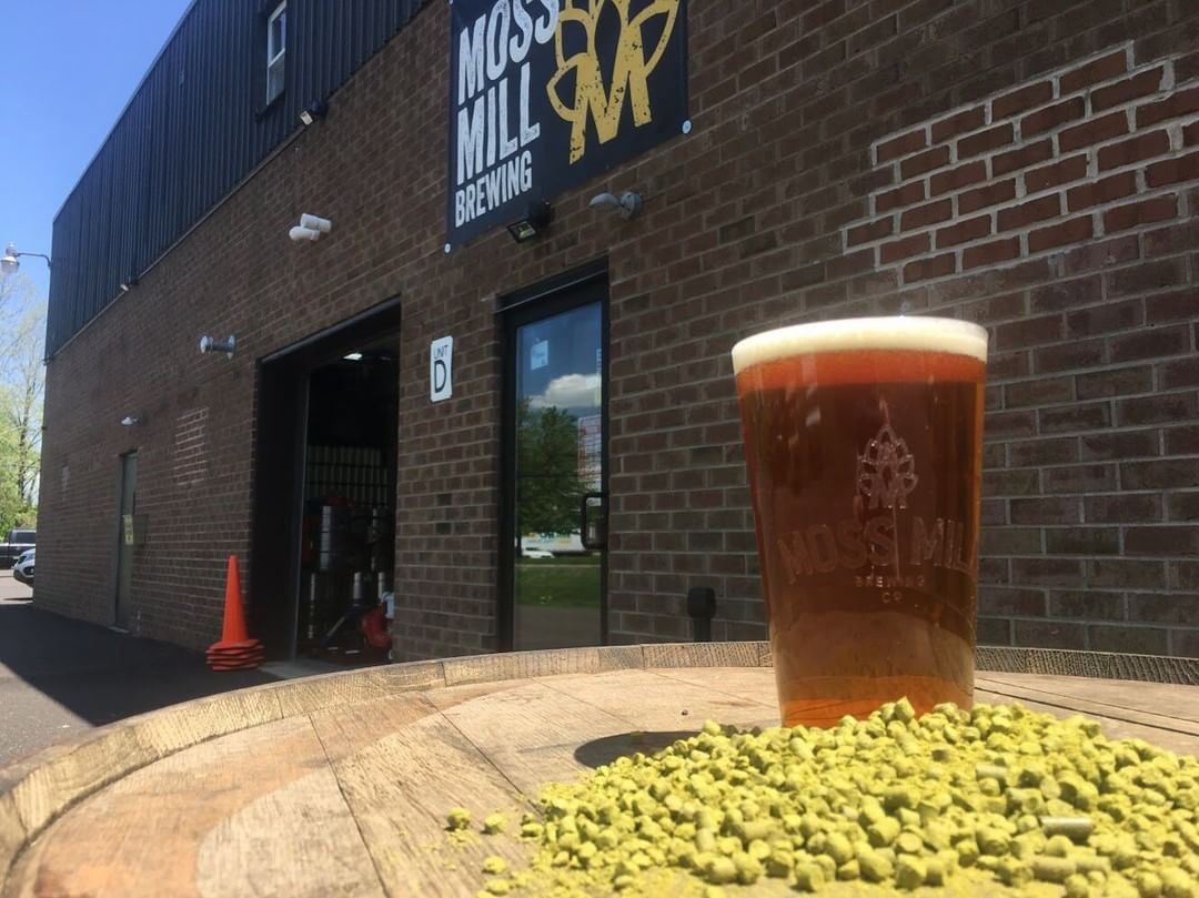 AgapiLab's tweet photo. #FreshbeerFriday at @mossmillbrewing ! Does it get any better than this?!
#friday #friyay #beer #craftbeer #beerstagram #brewery #mmbc #mossmill #wakatu #hopmama #hops #collaboration #homebrew #drinklocal #huntingdonvalley #pa #pabeer #phillylovesbeer #philadelphia #YC100 https://t.co/5FXyNaVBtu