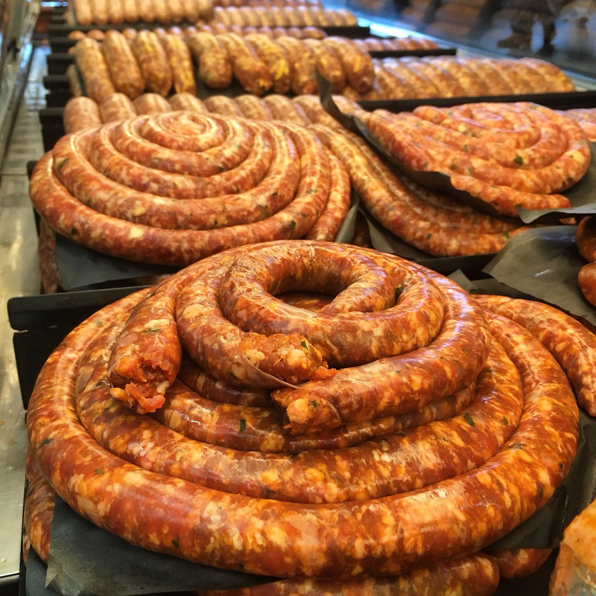 KitchenSprout's tweet photo. #LongWeekend #Toronto Run 🏃 to .@dilisos LOCATED IN @StLawrenceMkt #ShopLocal
#MakeItASausageParty #HotItalian #MildItalian #HoneyGarlic #Chorizo #MerguezSausage #TurkeySuasage #BreakfastSausage #OktoberfestSausage #HomeChef
#CheersFromToronto🍾🥂🍾 https://t.co/xpU5xV8InZ