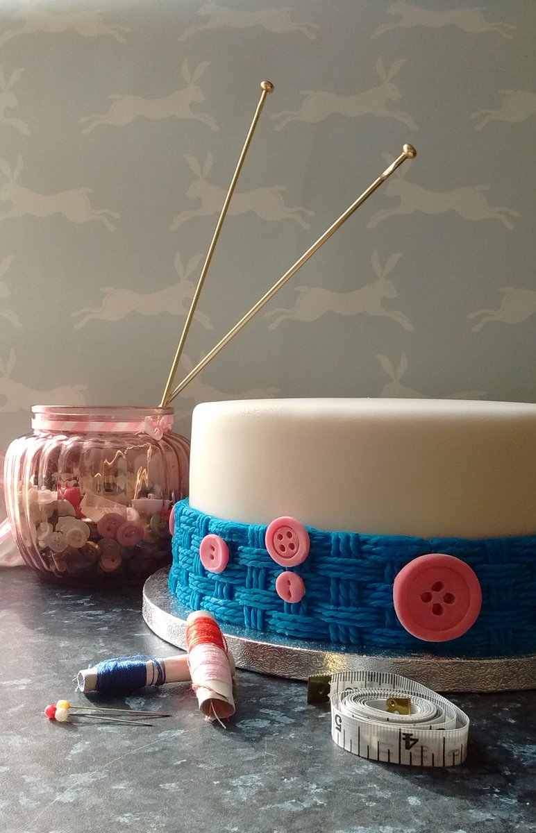 Today  is Visit Your Relatives Day. So don't forget to make sometime for those  closest to you. After all, there's no place like home!
 #VisitYourRelativesDay #mom #dad #Grandma #grandad #cake #knitting #knittedcake #buttoncake #fondantcake #cakeart #crafts #baking #renshaw