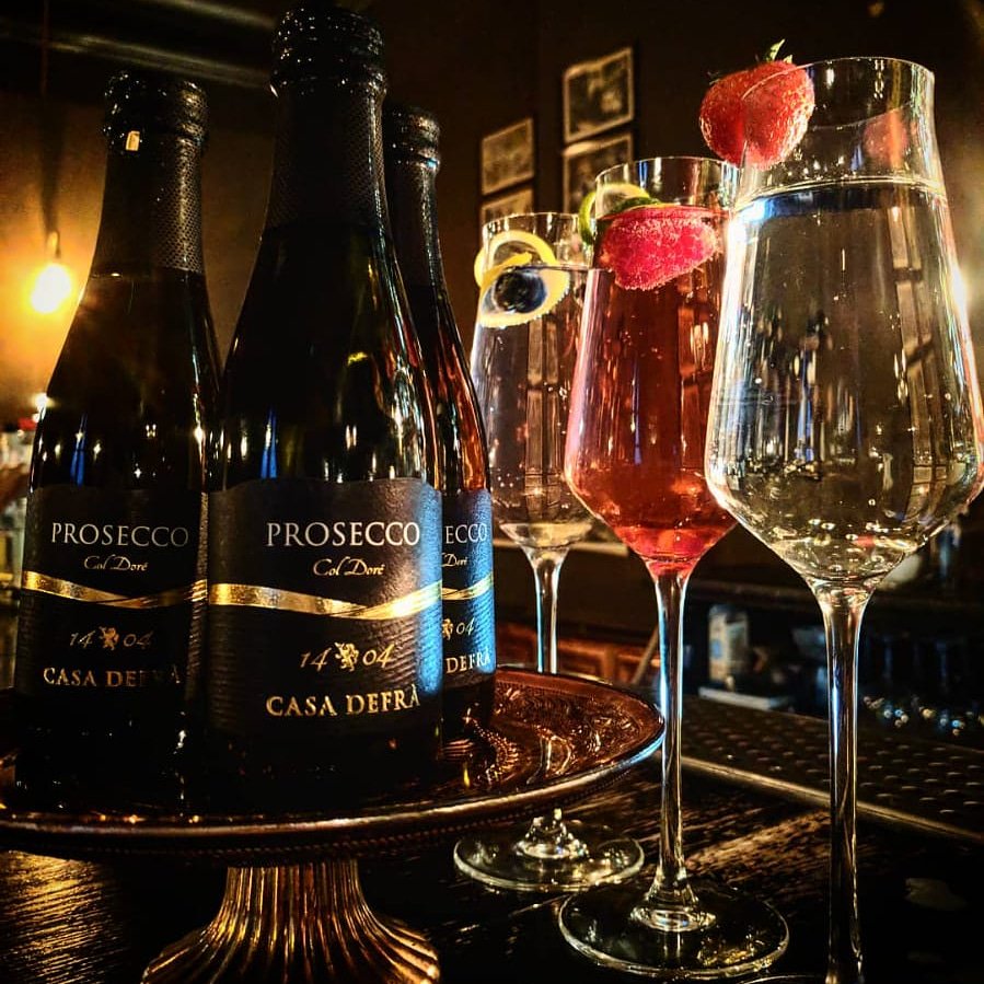 The #Gin Palace will be open from noon tomorrow to celebrate the #RoyalWedding !

And to welcome Ms. Markle to the finest of families, we will be offering a range of Gin Liqueurs wedded to Prosecco! 

#Norwich #Norfolk