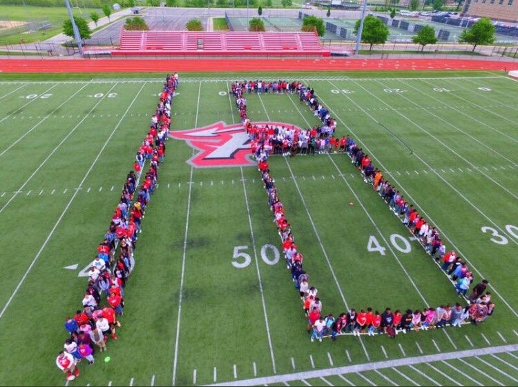 ninasemonee's tweet photo. It’s been real 👩🏽🎓❤️ #co18 #foreverareddevil https://t.co/qR89FMfLue