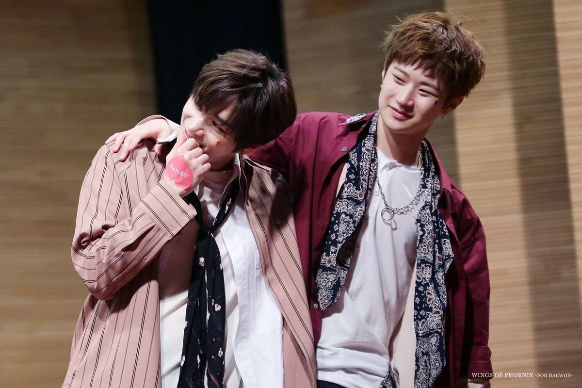 wop_317's tweet photo. 180506 팬사인회

😭😭😭😭😭😭😭😭😭😭😭😭😭😭😭😭😭😭😭😭😭😭😭😭

#유앤비 #UNB #대원 #DAEWON https://t.co/4TfTJV3u3l