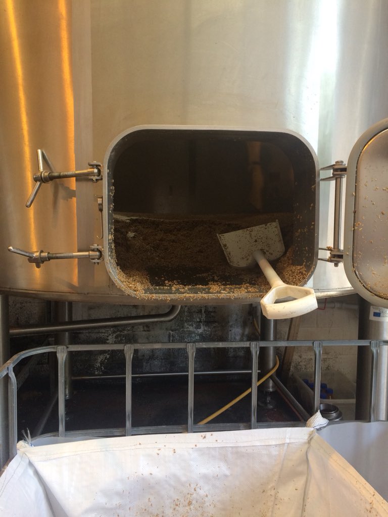 Imogen_Ramsey1's tweet image. Really enjoyed our day of brewing at Brewsters as part of Project Venus, with @AliceBatham leading the way - can’t wait to see the finished product 🍻#PVNextGen #brewsters #brewingstudents #PhDlife