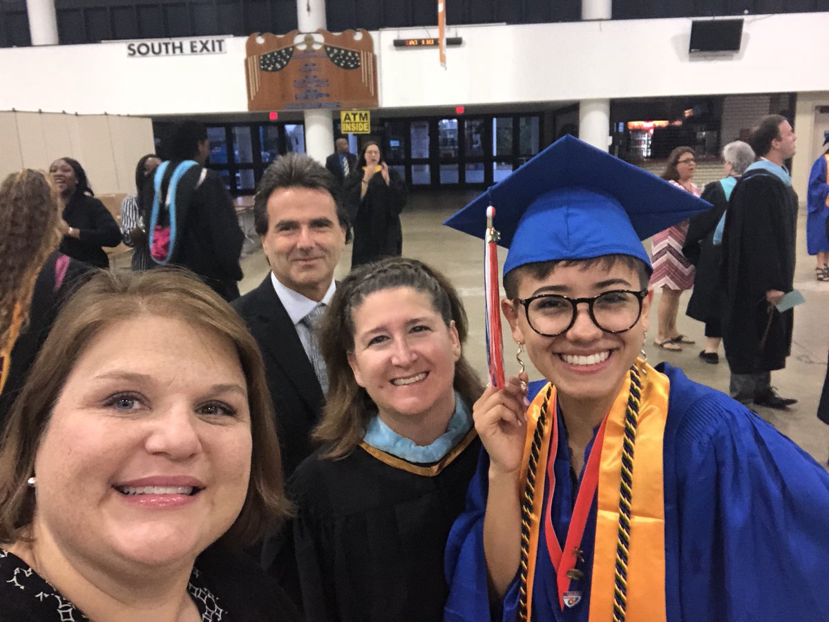 PBGHSScience's tweet photo. PBGHS Graduation 2018 🎓 https://t.co/FL4H15lyW8