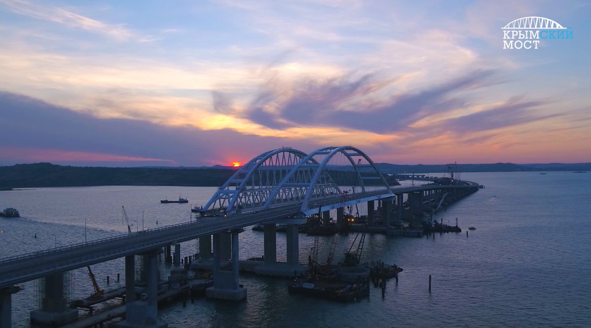 Krymsky_bridge's tweet photo. Первое фото #романтикастройкивека вместе с путешественниками! https://t.co/eNtv2Ik83B