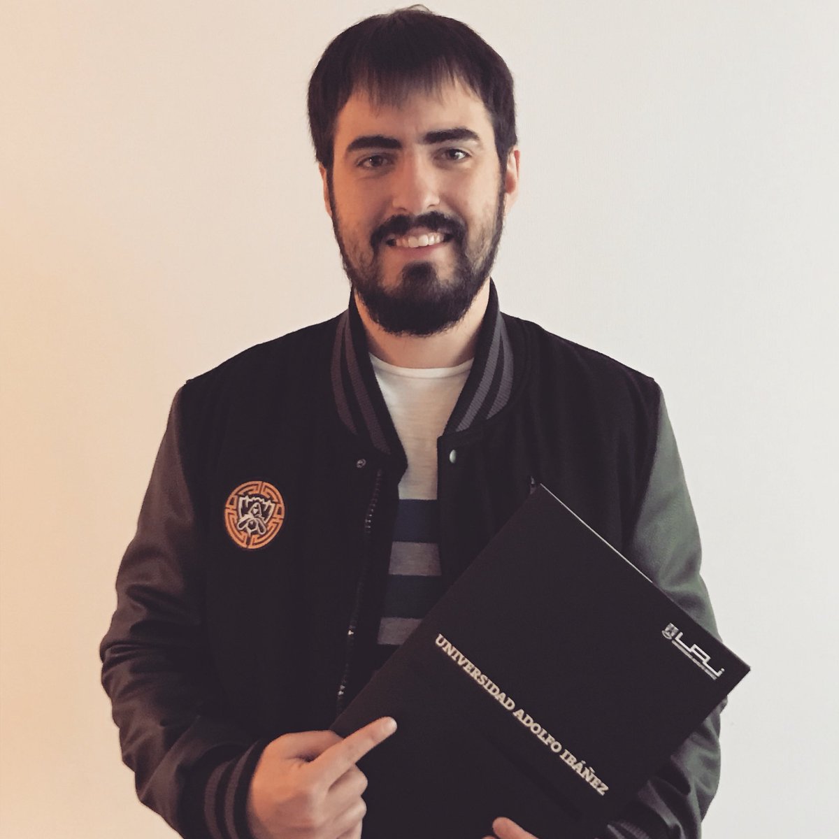 RiotMaggical's tweet photo. Estoy muy contento de seguir capacitándome, es parte esencial de volverse un mejor profesional. La semana que viene estaré arrancando un Master en Comunicación Estratégica en la @NegociosUAI #NuncaPares #SeguirEstudiando https://t.co/ZwXg51XSUg