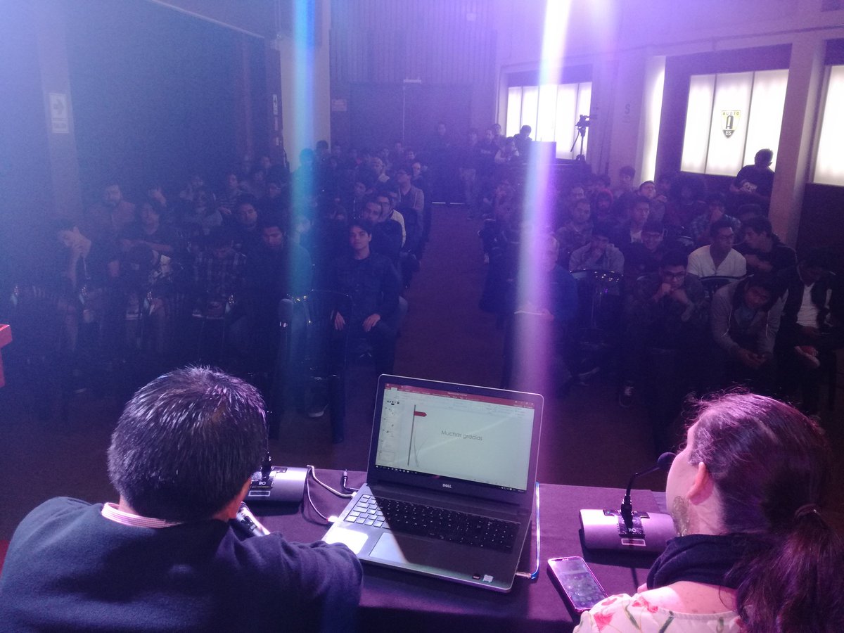 Terminando la conferencia PROPIEDAD INTELECTUAL Y SIGNOS DISTINTIVOS con los abogados Angie Lizzul (Circulo de abogados) y Gilbert Volta (Indecopi)