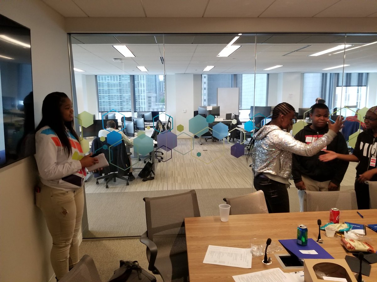 LmarieAsad's tweet photo. #STEM1DC w/ @Chi_Voc high school. #Chicago #STEMS https://t.co/qwN4Wh17S9