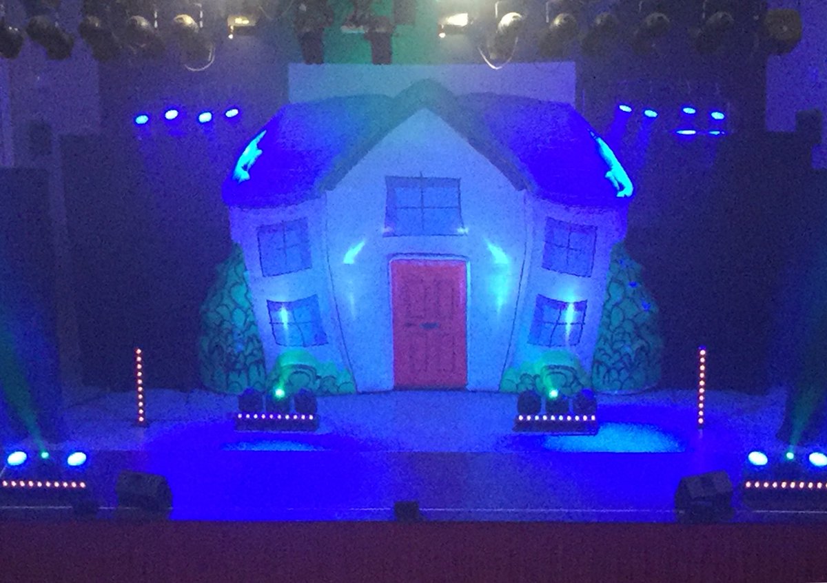 ImMarkDaniels's tweet image. Day 2 of the Chris Ramsey Tour... Stage Set, Door Open, Clearance around 730pm... 👍🏽 #stagetech #theatre #tour