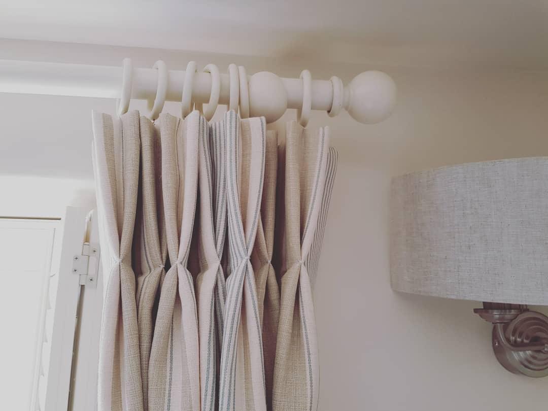 indintsol's tweet image. Delivery of lovely window dressings, poles &amp;amp; shutters to a holiday let in Newton Ferrers today. Gorgeous colours &amp;amp; interior design, all done by our talented client. We would move in tomorrow!!
#thewindowdresser #softfurnishings #newtonferrers #interiors #devon #curtains #blinds