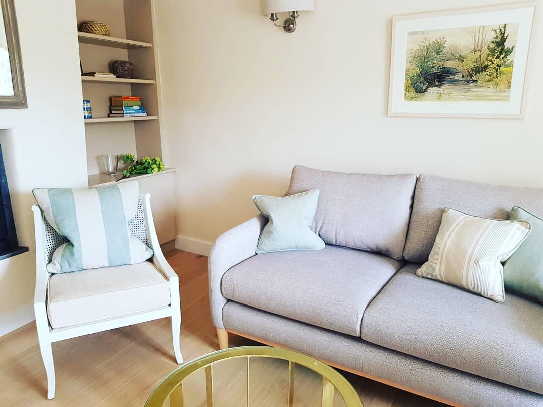 indintsol's tweet image. Delivery of lovely window dressings, poles &amp;amp; shutters to a holiday let in Newton Ferrers today. Gorgeous colours &amp;amp; interior design, all done by our talented client. We would move in tomorrow!!
#thewindowdresser #softfurnishings #newtonferrers #interiors #devon #curtains #blinds