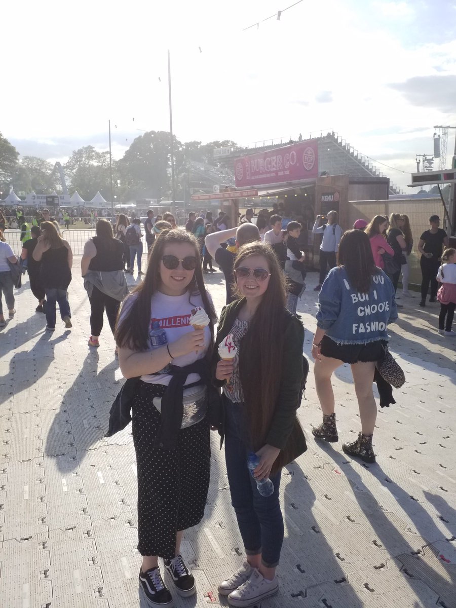What a crackin' day! We are legging it to the Ice-Cream van before <a href="/AnneMarie/">ANNE-MARIE</a> hits the stage 👐👌🍦 #EdIrishTour #EdSheerleaders #EdSheeran #EdDublin #PhoenixPark #NomNomNom