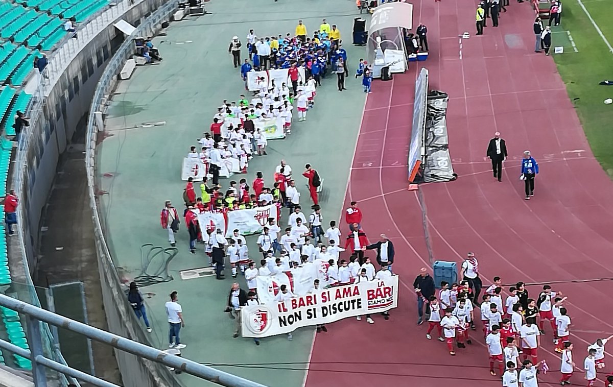 IsabellaLatt's tweet photo. Che altro dire di più? 💗🐓 #amalabari #fcbari1908 #BariCarpi https://t.co/ofQrqdCqlQ