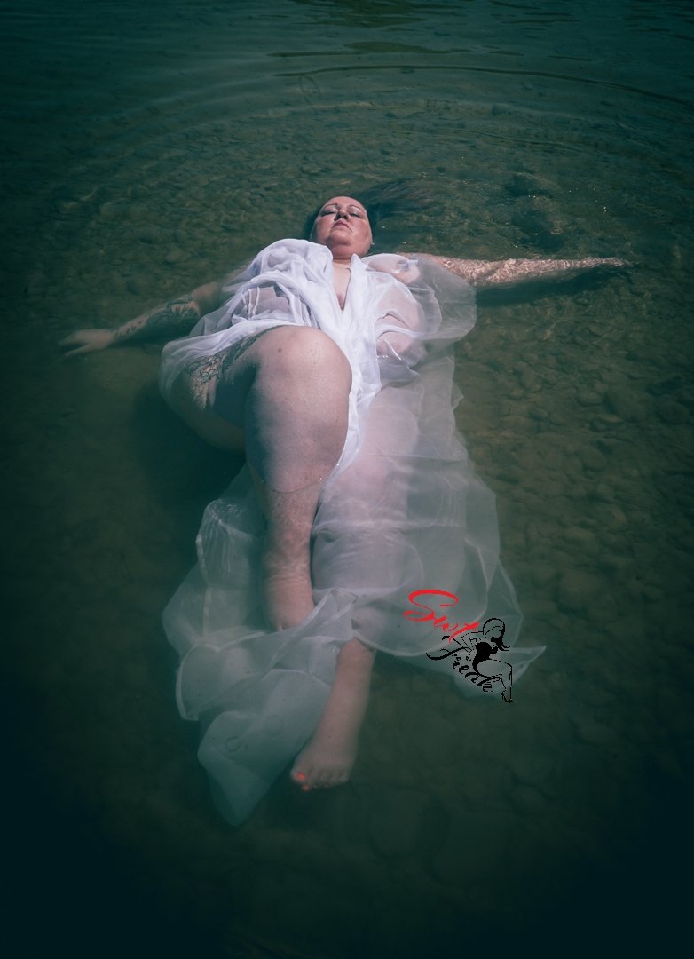 SWTFREAK's tweet photo. I'm at peace in water

https://t.co/Me9avadNRu

#bbw #photography #plussizemodel #WaterIsLife #erotica #swtfreak #clylefilms 

Shot by @thesinematogra4 https://t.co/d0IG1Cgg25