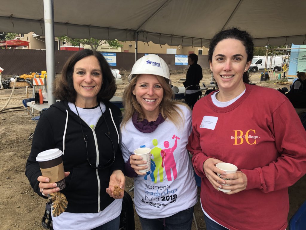 kellyhkline's tweet photo. Women’s Leadership Build is underway! #CentralCommons #affordablehousing @HabitatEBSV @Fremont4Biz https://t.co/vFVkB4hNRf