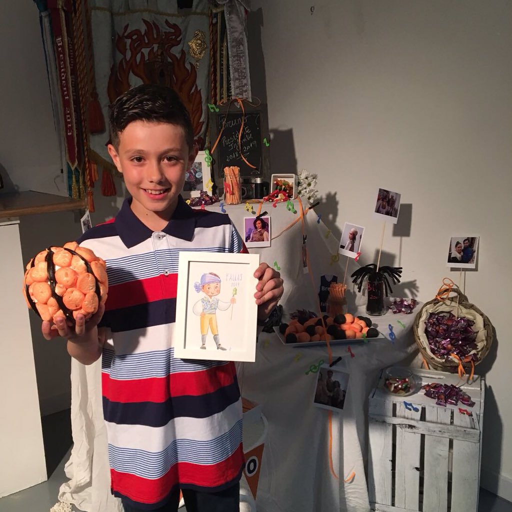 FallaMaestro240's tweet photo. ✨NOMBRAMIENTO

Está tarde ha sido nombrado Presidente Infantil para el ejercicio 2018/2019 el niño Bruno Mascarell Martí.

La falla le desea un año inolvidable y lleno de fantásticos momentos. ¡Viva el presidente infantil 2019!👏🏼😍

#fmbmr240 #representantes2019 https://t.co/iB0D8XZHSE