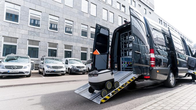 AmazingChevVolt's tweet photo. @StarshipRobots +100
#Drones:
#GroundDrones, #DeliveryDrones &amp; #DeliveryDrones Of The #LastMile Division Of The Surging Global ElectricFueledVehicle: #EV #ZEV #ZeroEmissions, #ZeroEmissionZone, Ready, Industry!
@Daimler Seeded #StarshipRobots!
Look!
A Swarm Of Em, Bringing Goodies Right To Me! https://t.co/WVRlJ3iE8t