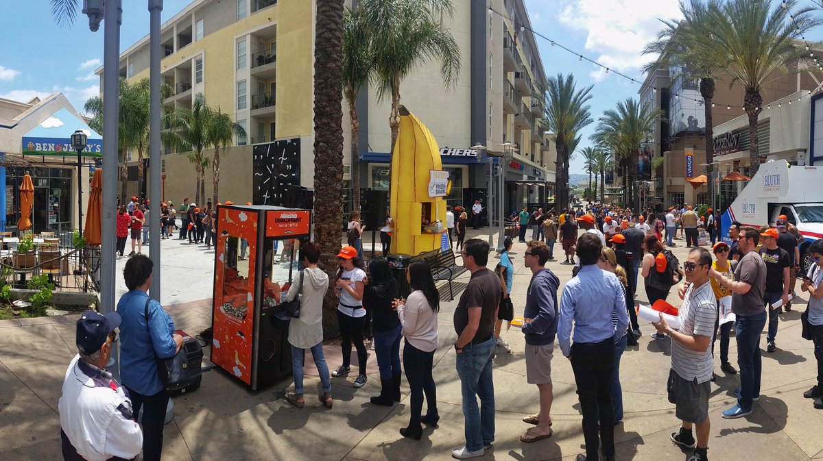 JustinGural's tweet photo. There's always money in the Banana Stand... and yesterday there was ice cream!! Fun day serving Banana Stand sundaes with Buster, to so many @arresteddev &amp; @benandjerrys fans. BIG thanks to @MrTonyHale, @netflix and @LeadDog for a fun collab. #AD5 #votebluth #arresteddevelopment https://t.co/ae3MSCAjzv
