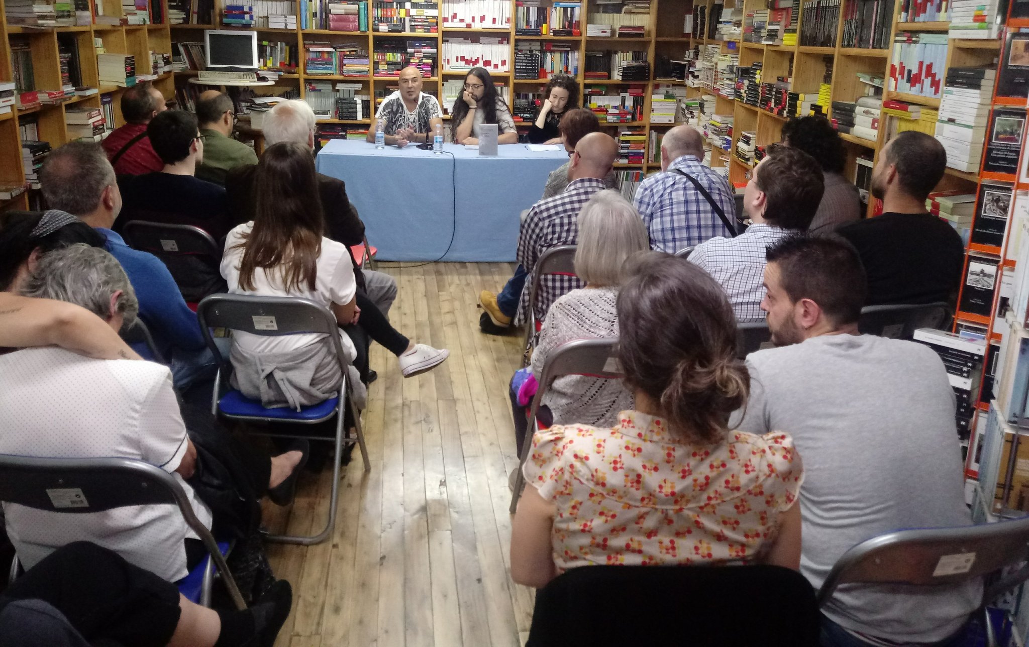 Libraria Paz على تويتر Comezando A Presentacion De Flor Negra Con Jaro Da Silva O Autor Acompanao De Lucia Novas E Anton Lopo T Co Pexr67gt14 تويتر