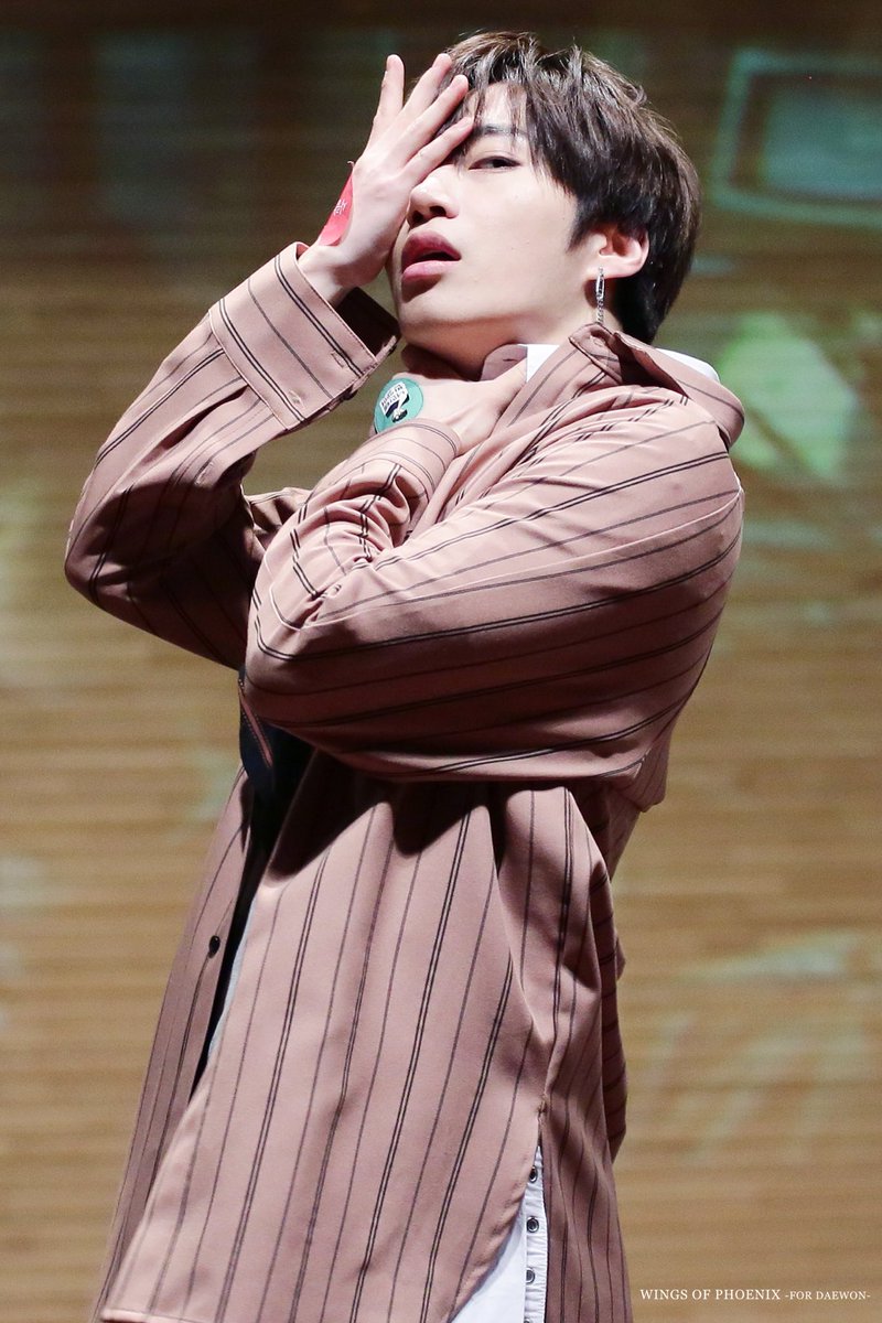 wop_317's tweet photo. 180506 팬사인회

#유앤비 #UNB #대원 #DAEWON https://t.co/Uky60q4xzO