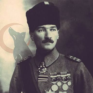 Samsun'a atılan o ilk adıma ve Amasya, Erzurum, Sivas'ı dolaşarak Ankara'ya varan ayak izlerine bir bakın bakalım; 'Gazi' olmak için nasıl adım atmak, 'Başkomutan' olmak için nasıl yürümek gerekirmiş! Sarışın kurdun ayak izlerini takip edenlerin bayramı kutlu olsun!