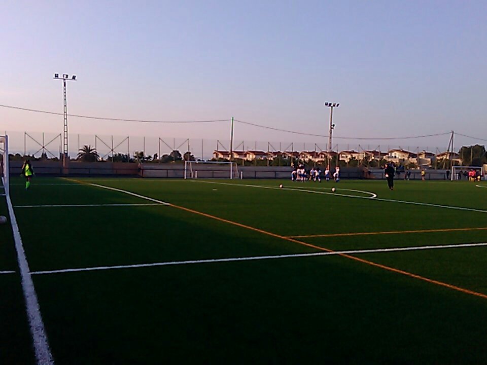PinatarFeminas's tweet photo. ¡Así luce el nuevo césped del campo de fútbol de la Aljorra!
Las nuestras ya calientan a menos de diez minutos de que comience el encuentro.
#Masunga https://t.co/IplTIlgdNe
