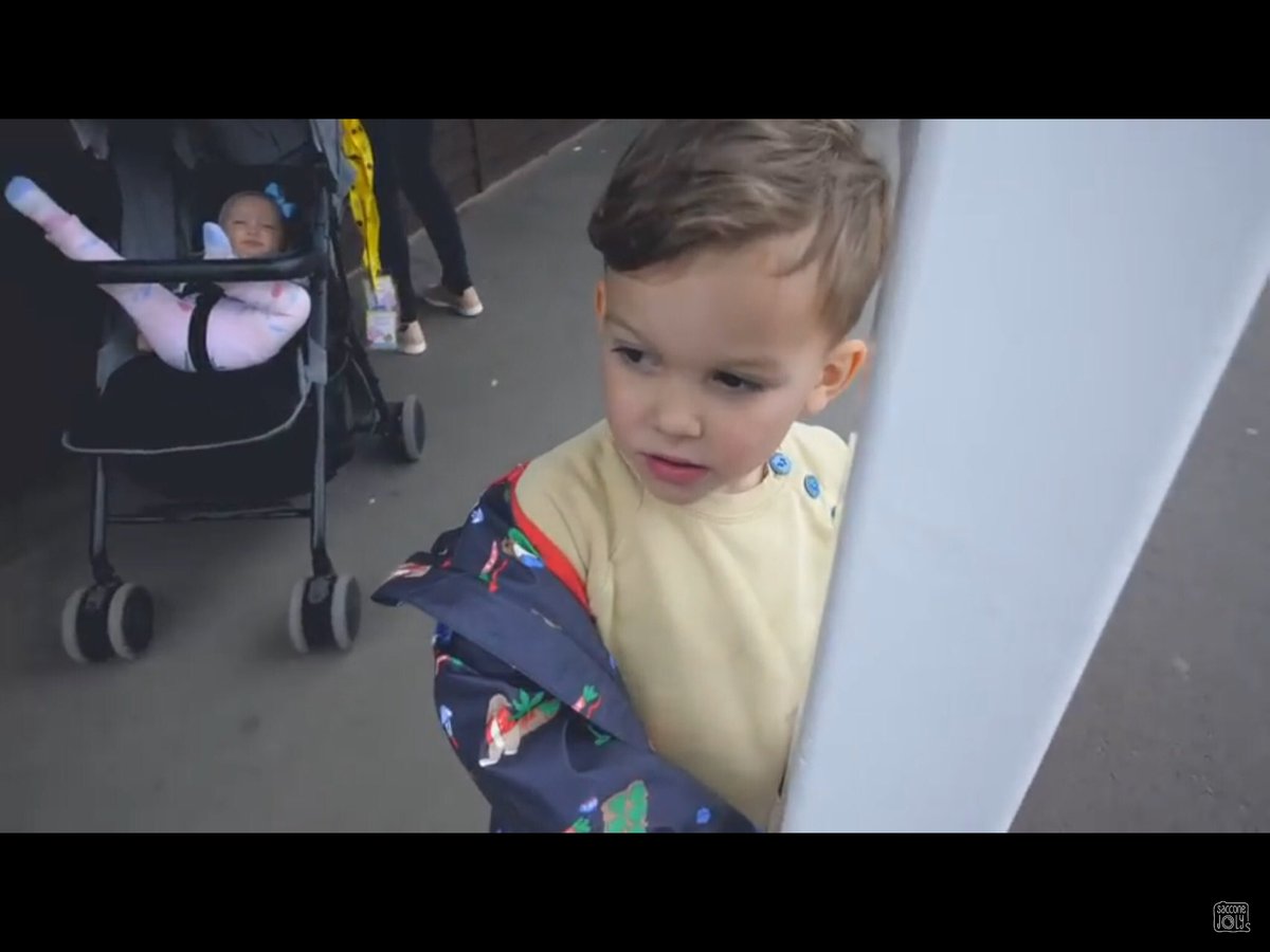 _Amelia_Jane's tweet photo. Was it just me who noticed Alicia dabbing with her legs the other day? 😂 @AnnaSaccone @JonathanJoly https://t.co/PWhB794cR8