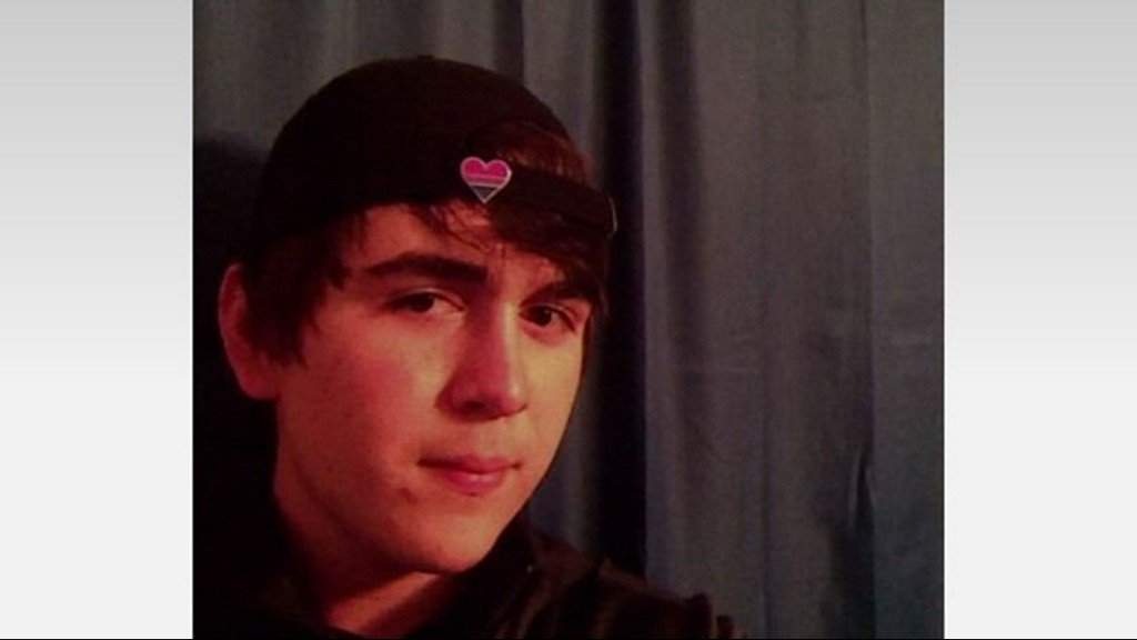 wfaa's tweet photo. Gunman identified as 17-year-old Dimitrios Pagourtzis, FBI source says https://t.co/h6lcGAj7Dx https://t.co/T2PfyZcNiV