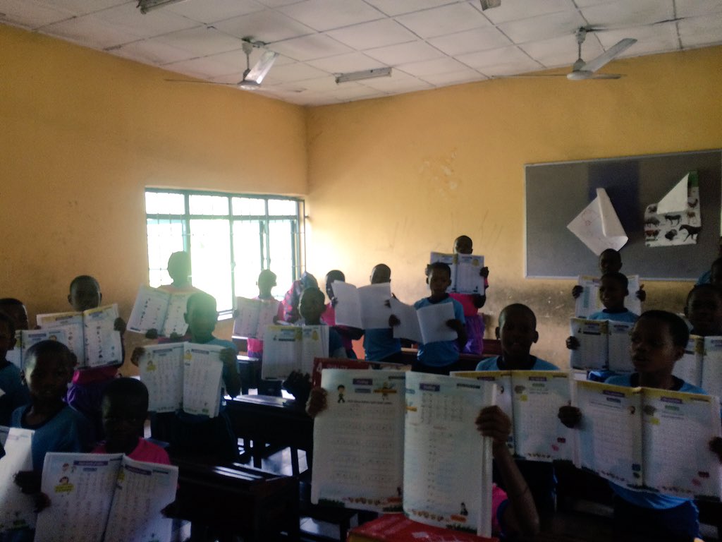 sharon_jaja's tweet photo. #PHCBookDrive 2nd tour was a success all thanks to God and an amazing and passionate team....  we donated 300 books to st Andrew school.  Another smile on our young leaders faces... You can be part of this amazing movement. https://t.co/R3DqxPGXi9