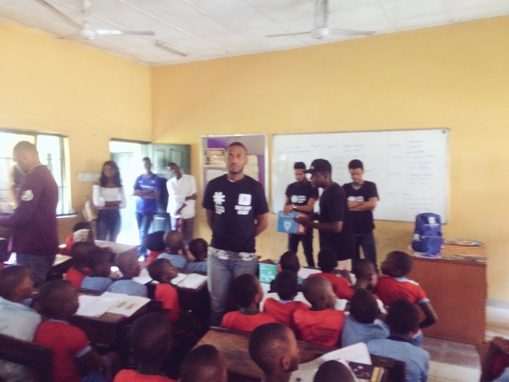 sharon_jaja's tweet photo. #PHCBookDrive 2nd tour was a success all thanks to God and an amazing and passionate team....  we donated 300 books to st Andrew school.  Another smile on our young leaders faces... You can be part of this amazing movement. https://t.co/R3DqxPGXi9