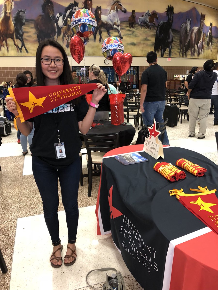 USTadmissions's tweet photo. Shout out to Alondra, Alejandra and Ky at @PMHSMavericks Decision Day! #USTAdmissions and Freshman Admissions Counselor Monica welcomes you to the #CeltFamily! Looking forward to having you all on campus this fall! Woo hoo Class of #UST22! #USTHouston #FutureCelts #CeltNation https://t.co/QsrADPYWGb