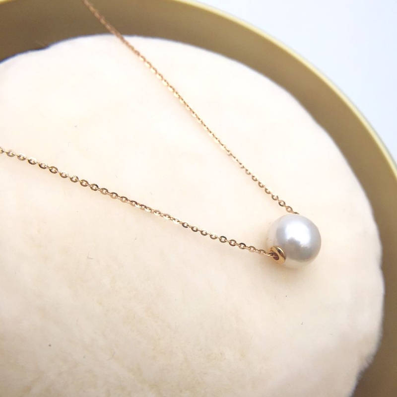 The subtle style of this necklace allows its 8.5-9mm solitaire Akoya pearl to really shine! noblag.com/us/18k-rose-go…
  #pearljewelry  #Akoyapearls #necklaces #Noblag