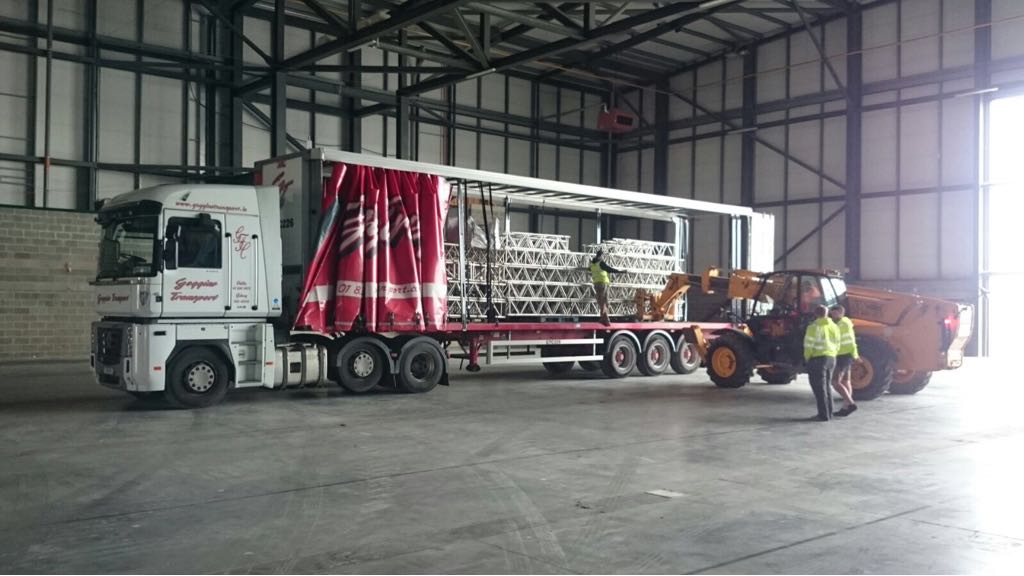 Goggins_Trans's tweet photo. @spartanraceuk @SpartanRaceIRL 
We are very proud to play our part in bringing the very first Spartan Race to Ireland #spartanrace #haulage #Punchestown https://t.co/E6ye8Rdfg1