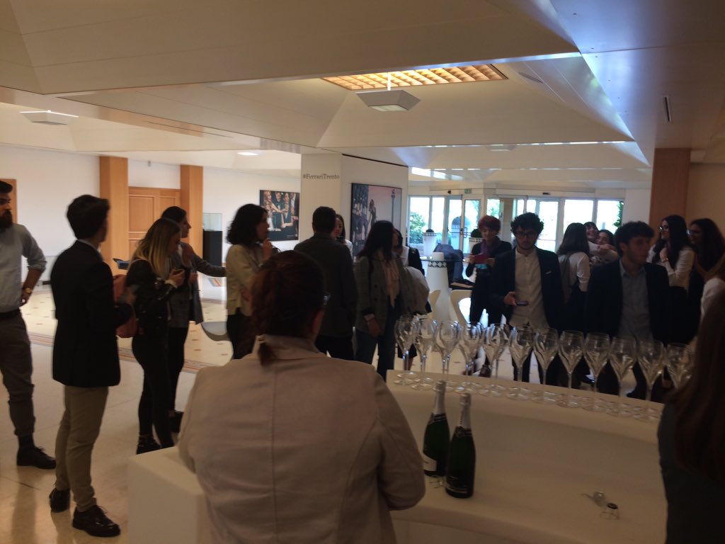 giovvan's tweet photo. gran finale con brindisi in @FerrariTrento per il #SocialMediaLab @IUS_VE grazie @camillalunelli @micra77 @ElenaSofiaMaran @FilippoTolin #Trentodoc #bollicinesempre ma #FerrariTrento https://t.co/7lbRKtrYpS