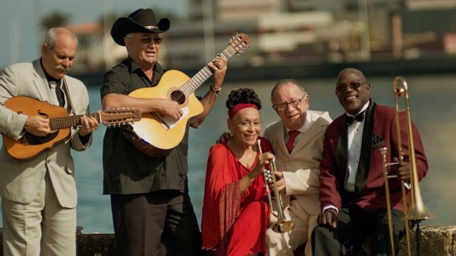 Cooperativa's tweet photo. [Audio] La despedida de Buena Vista Social Club de Chile https://t.co/FjI6d29UR8 https://t.co/FXkDmd79Ea